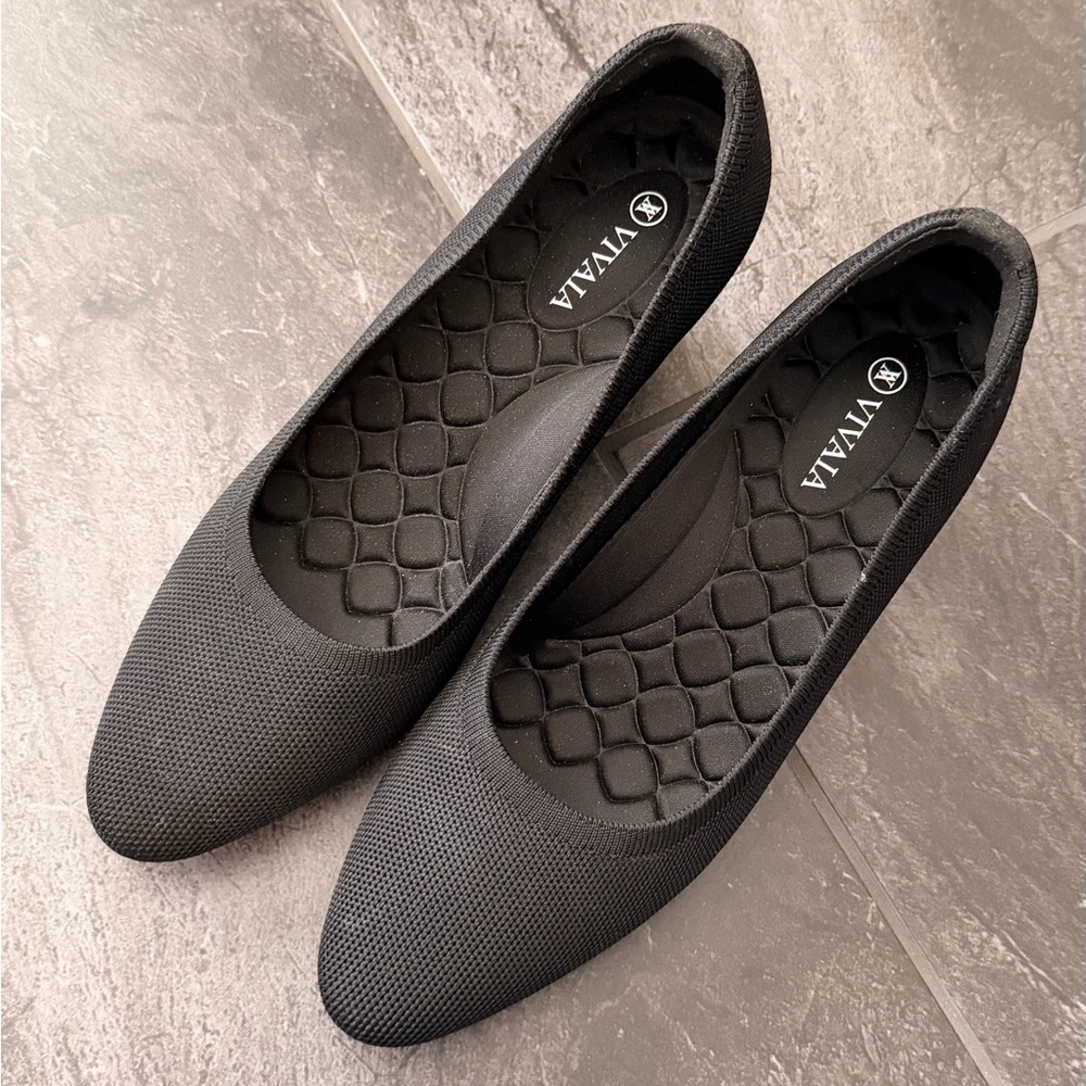 Vivaia Almond Toe Block Heel (Tamia Block Heel) (Black Size 39.5